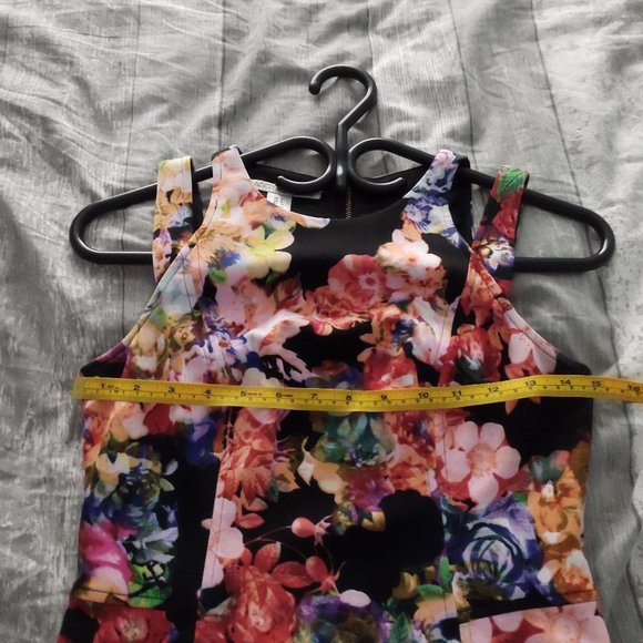 Floral Sheath Dress - Picture 6 of 7